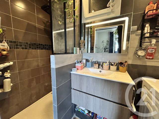 Appartement T3 &agrave; vendre - 3 pi&egrave;ces - 60,63 m2 - Chambery - 73 - RHONE-ALPES