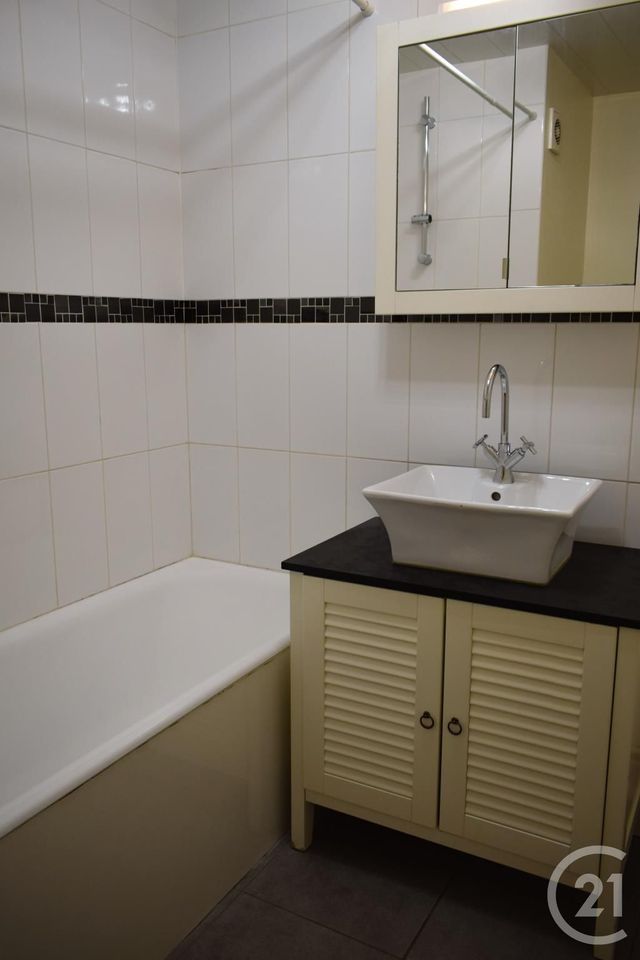 Appartement T2 à louer - 2 pièces - 56,96 m2 - Chambery - 73 - RHONE-ALPES