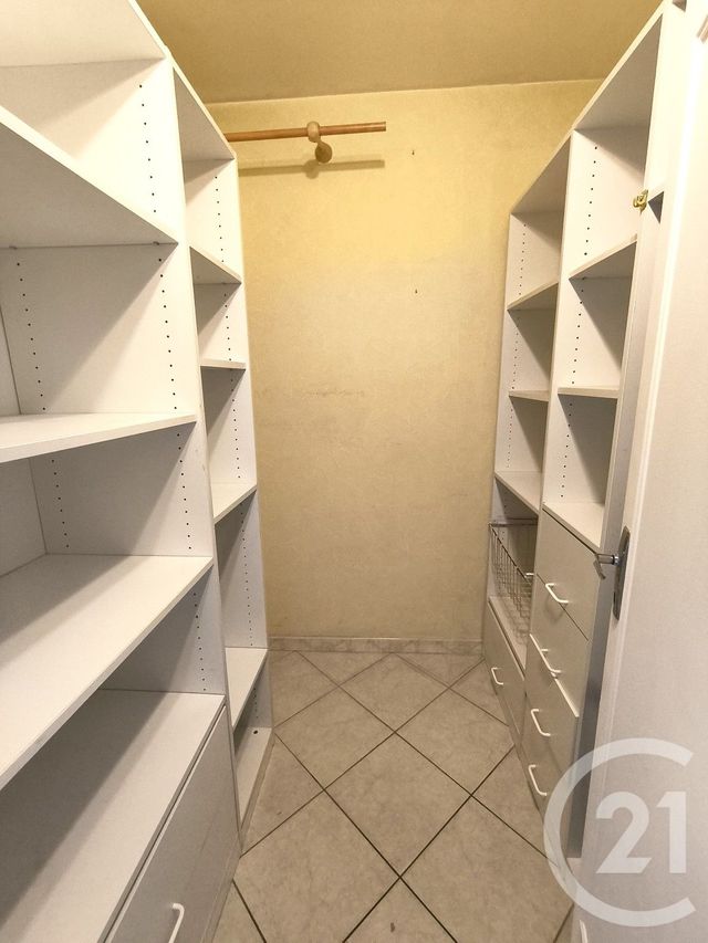 Appartement T3 &agrave; louer - 3 pi&egrave;ces - 70,18 m2 - Chambery - 73 - RHONE-ALPES