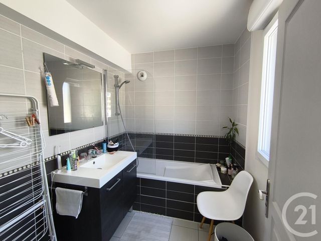 Appartement T4 &agrave; louer - 4 pi&egrave;ces - 87,41 m2 - Chambery - 73 - RHONE-ALPES