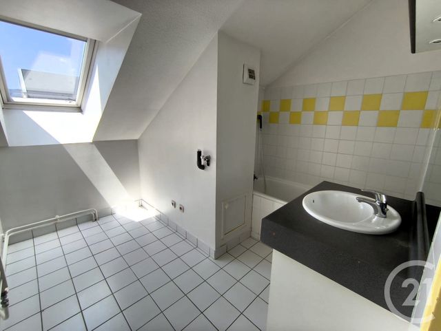 Appartement T3 &agrave; louer - 3 pi&egrave;ces - 93,20 m2 - Chambery - 73 - RHONE-ALPES