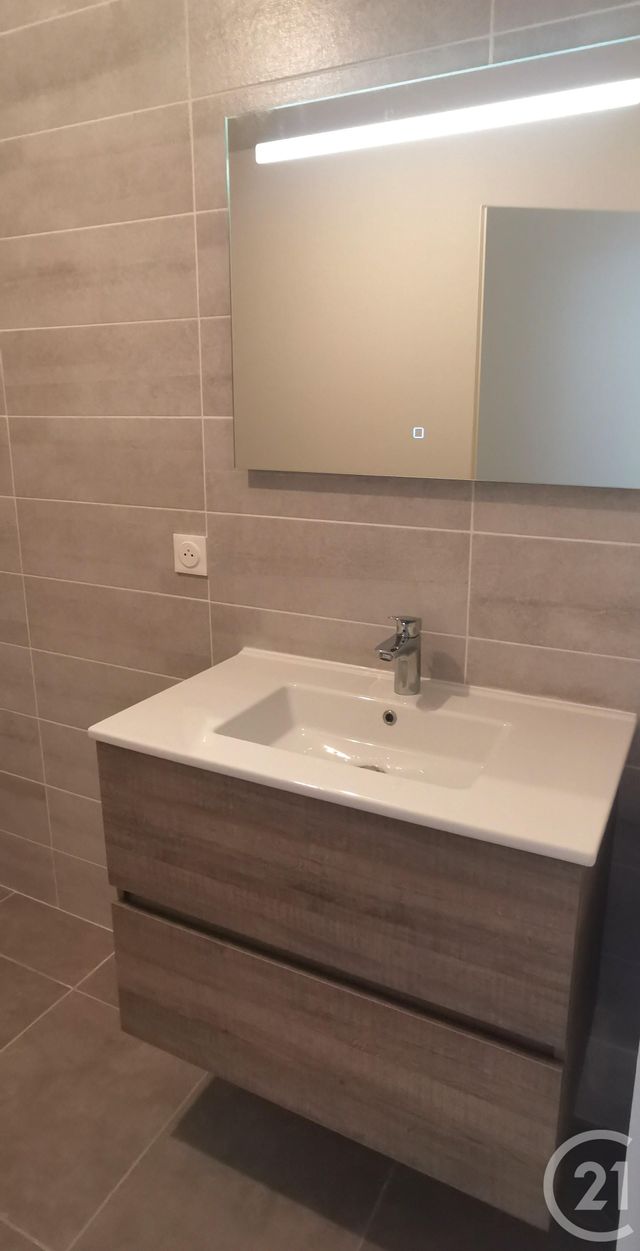 Appartement T2 &agrave; louer - 2 pi&egrave;ces - 42,80 m2 - Chambery - 73 - RHONE-ALPES