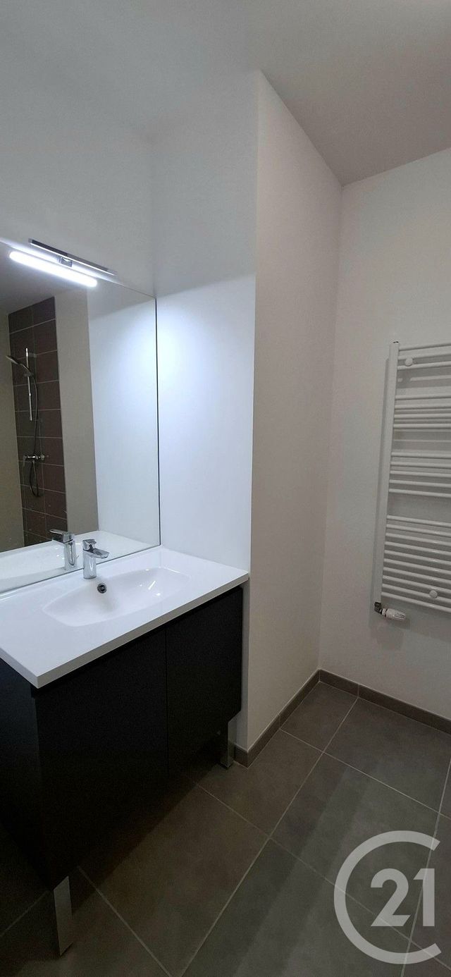 Appartement T3 &agrave; louer - 3 pi&egrave;ces - 64,71 m2 - Chambery - 73 - RHONE-ALPES